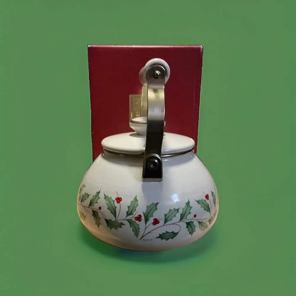 Lenox Vntage Holiday Tea Pot w/box Gently Used Condition